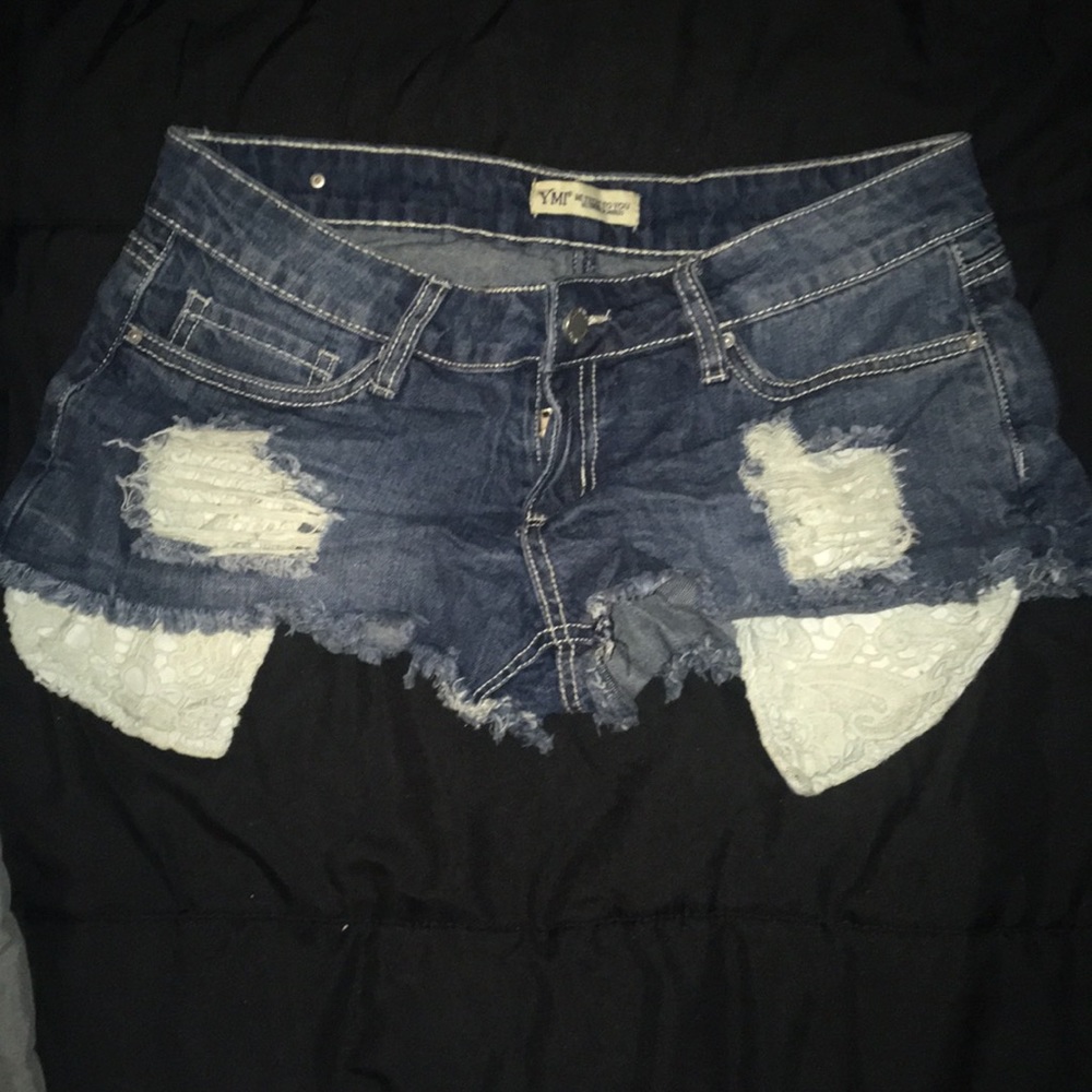 5/25 Distressed booty shorts